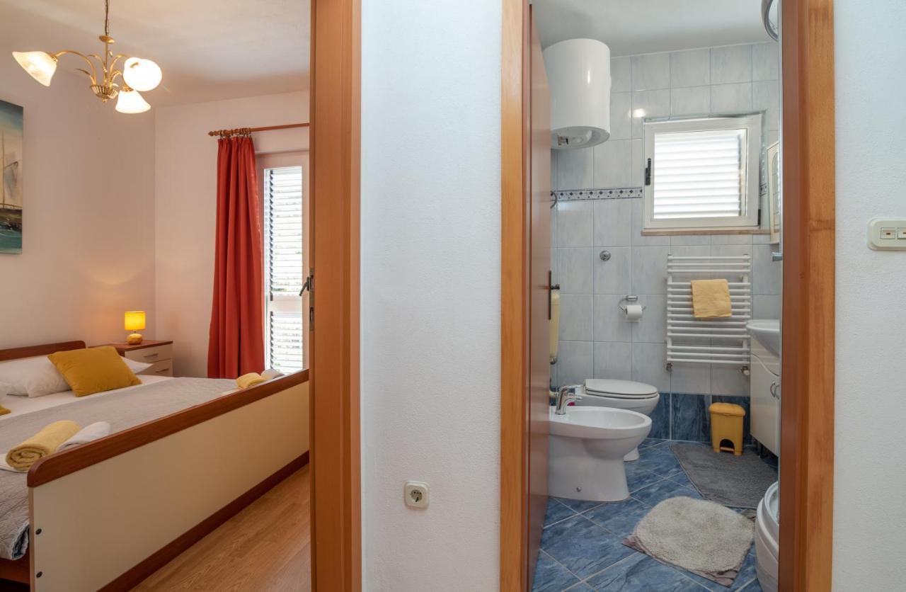 Comfortable Apartment Near The Sea Trogir Eksteriør bilde
