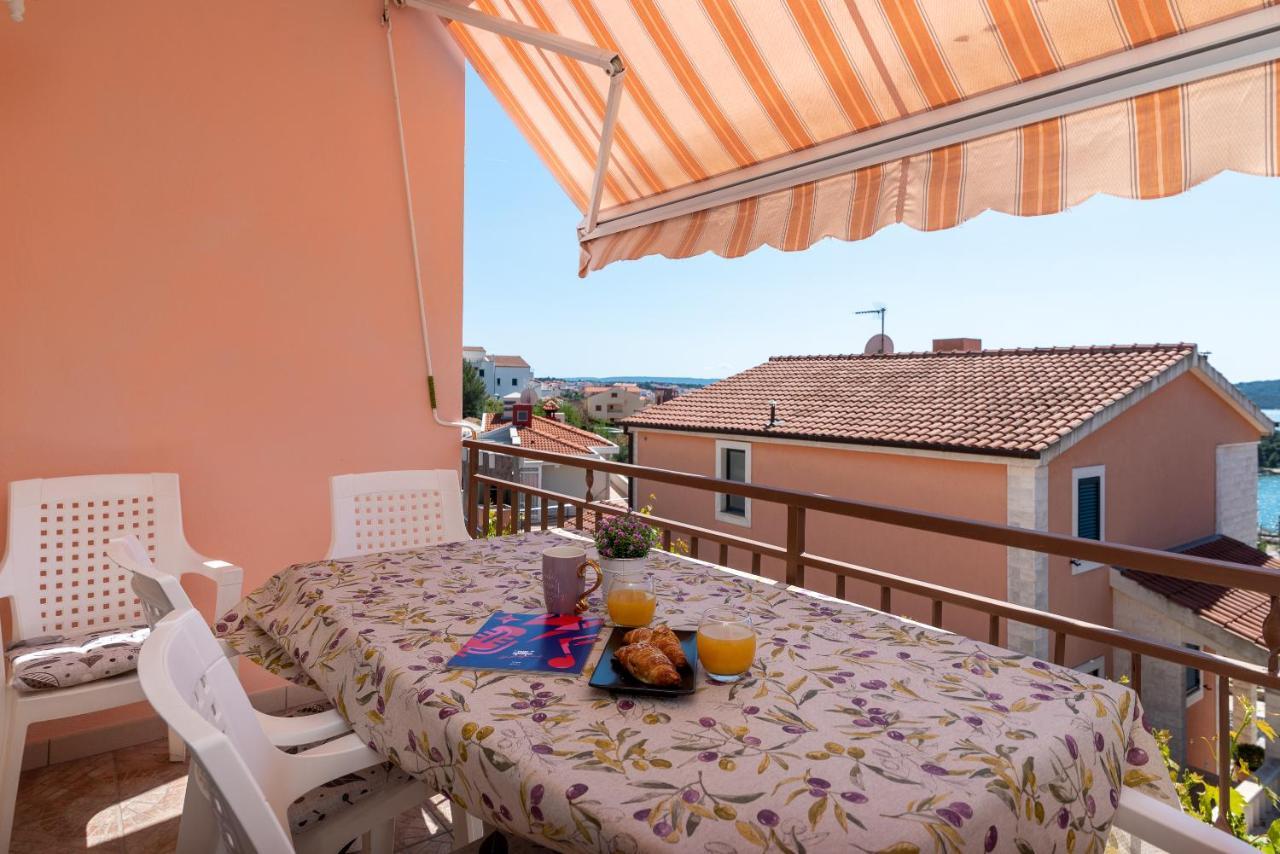 Comfortable Apartment Near The Sea Trogir Eksteriør bilde
