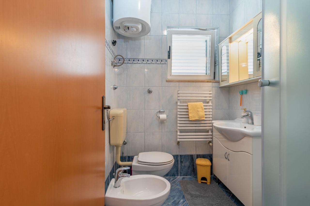Comfortable Apartment Near The Sea Trogir Eksteriør bilde