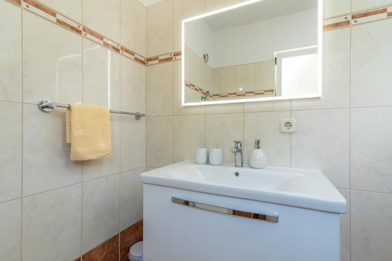Comfortable Apartment Near The Sea Trogir Eksteriør bilde