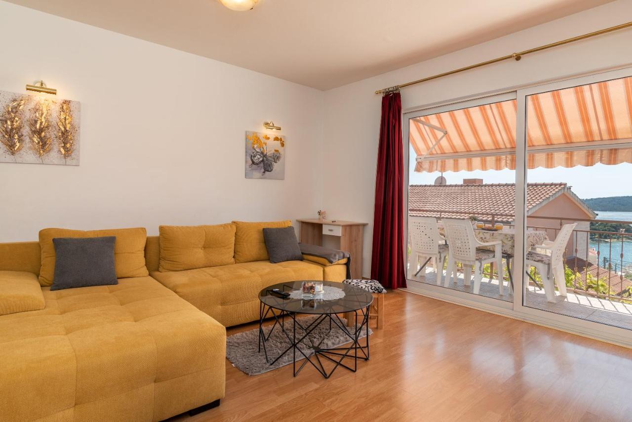 Comfortable Apartment Near The Sea Trogir Eksteriør bilde