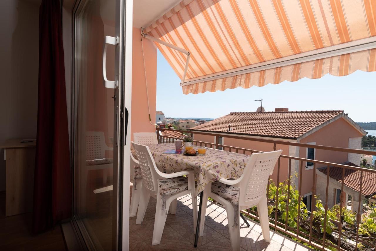 Comfortable Apartment Near The Sea Trogir Eksteriør bilde