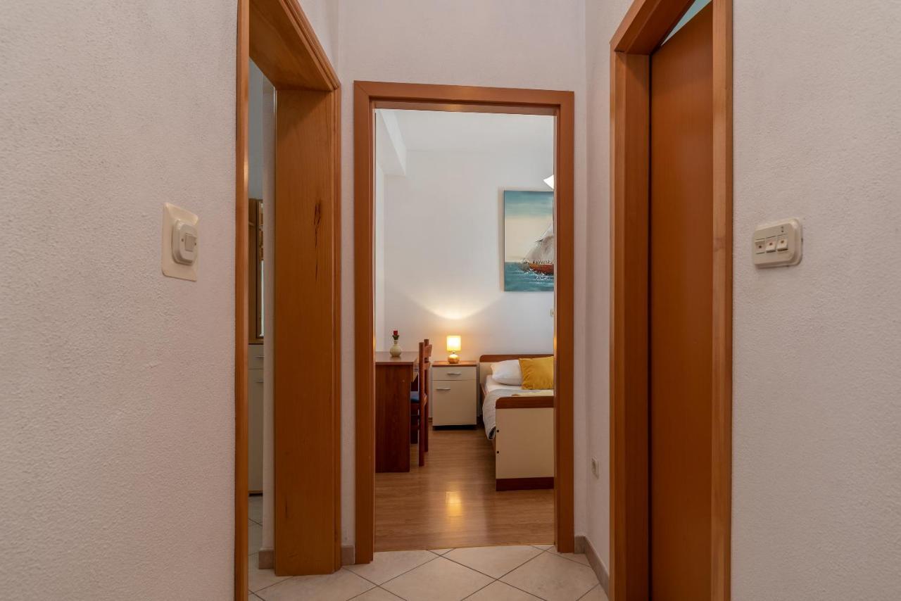 Comfortable Apartment Near The Sea Trogir Eksteriør bilde