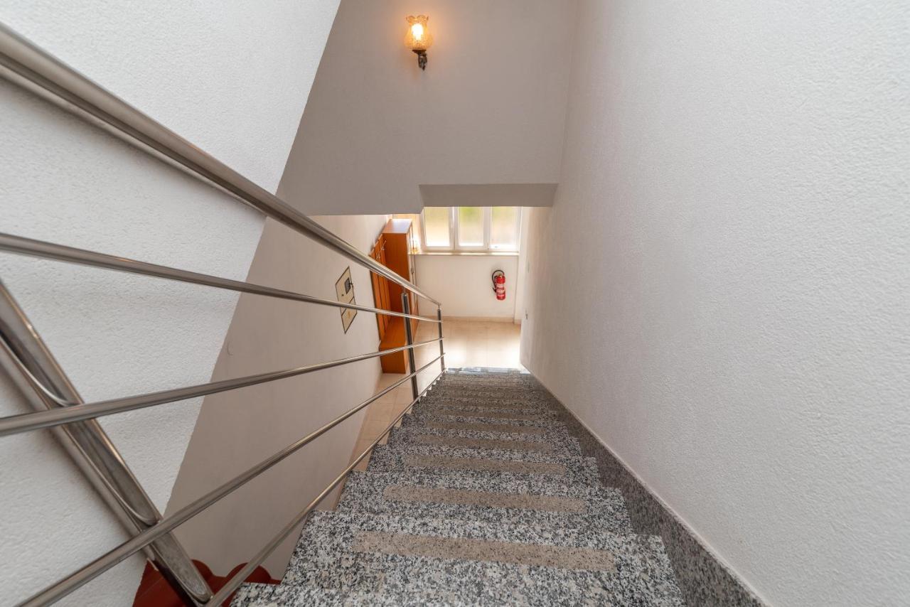 Comfortable Apartment Near The Sea Trogir Eksteriør bilde