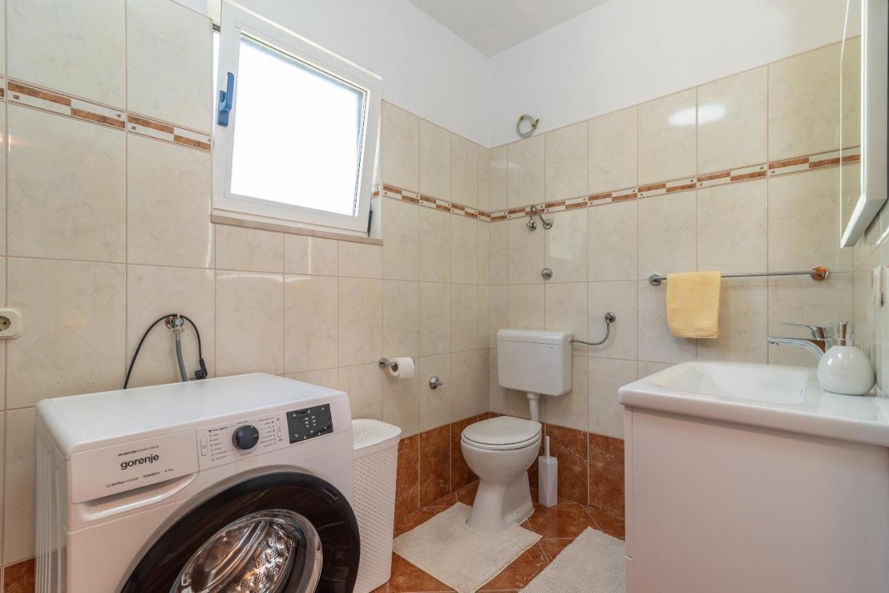 Comfortable Apartment Near The Sea Trogir Eksteriør bilde