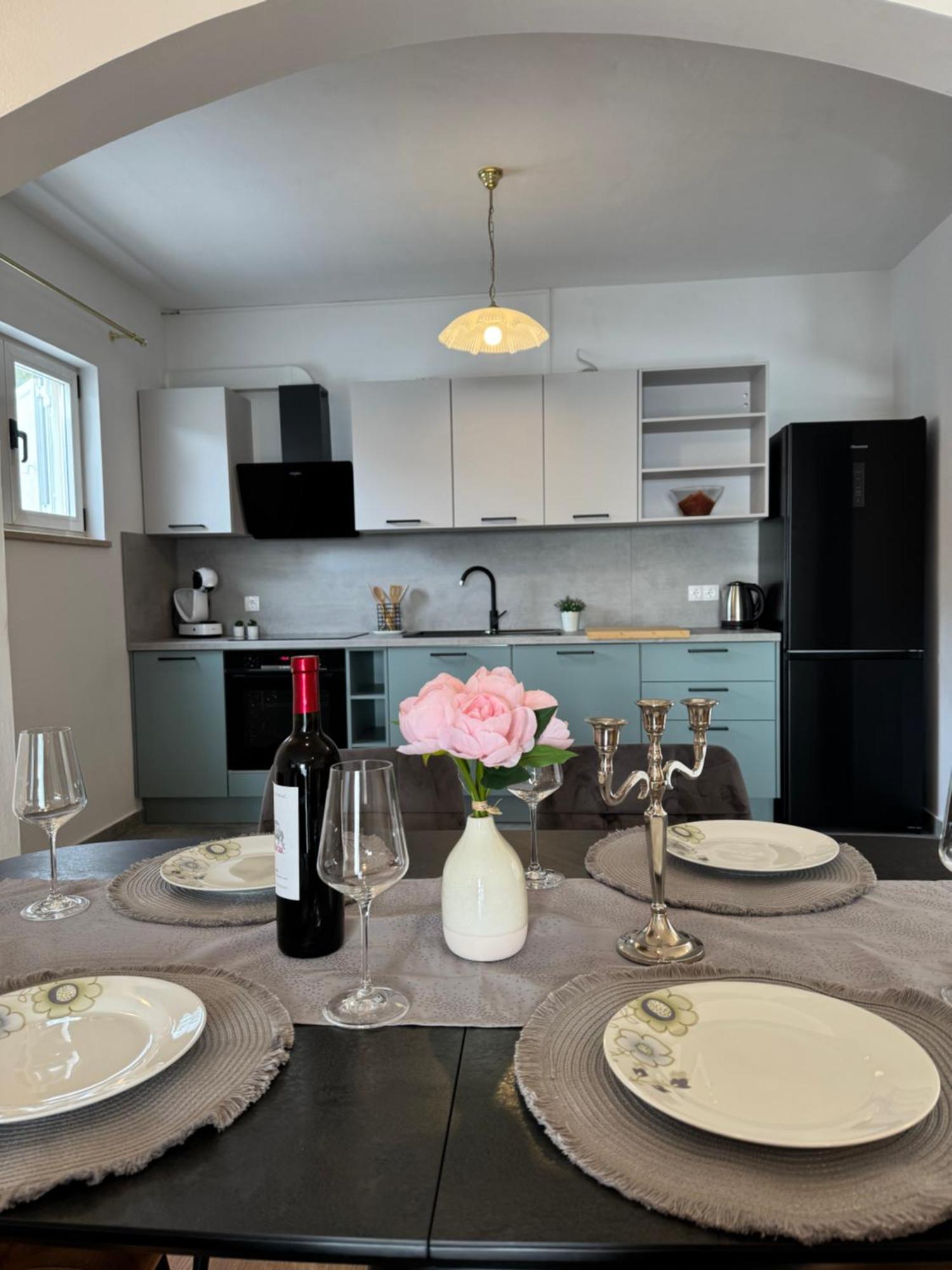 Comfortable Apartment Near The Sea Trogir Eksteriør bilde